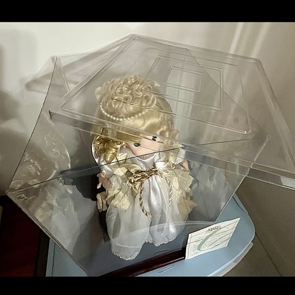 PRECIOUS MOMENTS “GLORIA” Angel Doll, In Plastic Case, On PM Doll Stand-No Box! - Picture 6 of 12
